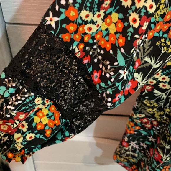 Floral blouse - Picture 2 of 5